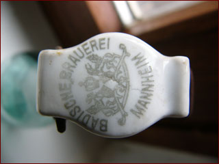  Porzellankopf einer Sprudel-Wasser-Flasche der Badischen Brauerei