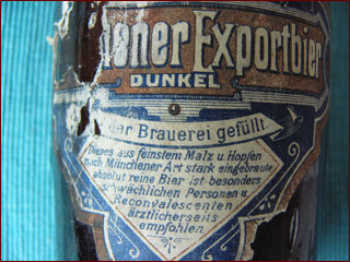 Flasche mit selten erhaltenem Papier-Etikett