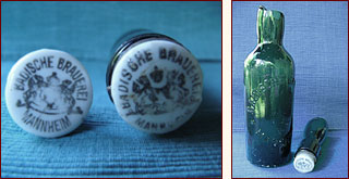 "Porzellanköpfchen" und Bügelflasche mit erhabener Schrift im Glas