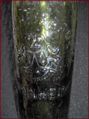 Flasche mit den Wappen von Baden und Mannheim