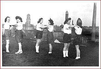  1940: Turnübungen. 