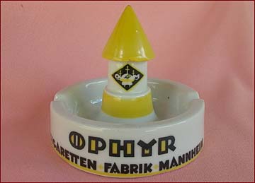 Ophyr-Aschenbecher mit zentralem Minarett. Ophyr-Aschenbecher mit zentralem Minarett